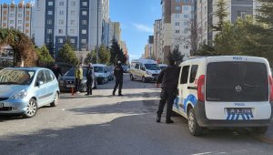 Silahla önce kocasını yaraladı, sonra kendi kafasına sıktı