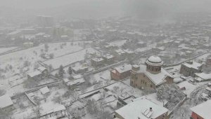 Tarihi ilçe Talas'ta kar güzelliği