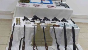 Uyuşturucu tacirleri jandarma operasyonu ile yakalandı