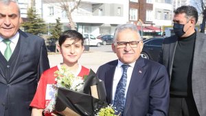 Başkan Büyükkılıç 'Kariyer Günleri'nde öğrencilerle buluştu