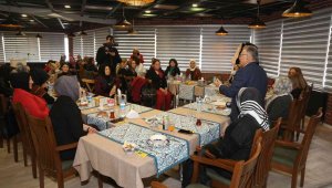 Başkan Büyükkılıç, kadın muhtar ve meclis üyeleriyle bir araya geldi