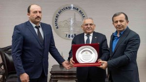 Başkan Büyükkılıç'a Tomarza çiftçileri adına 'teşekkür' plaketi
