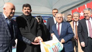 Başkan Büyükkılıç'tan çiftçilere 2.5 milyon TL'lik nohut tohumu desteği