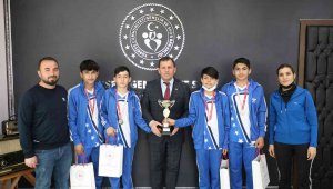 Dart sporcuları Türkiye 2.'si oldu