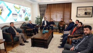 Genç doktorlardan Başkan Yalçın'a ziyaret