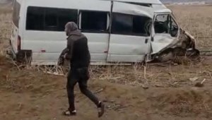 İşçi minibüsü devrildi: 6 yaralı
