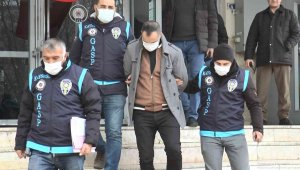 Kuyumcuda dehşet: Sarrafı boynundan bıçakladı, bileziği çalıp kaçtı