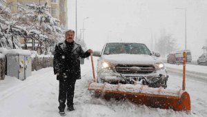 Melikgazi'de karla mücadele ekipleri çalışmalarına aralıksız devam ediyor