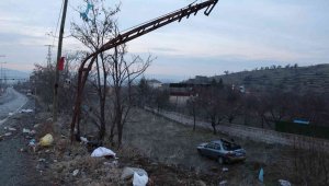 Otomobil tarlaya uçtu, sürücüsü yaralandı