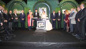 Yücel ailesinin mutlu günü