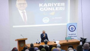 Başkan Büyükkılıç, ilahiyat öğrencileri ile kariyer günlerinde buluştu