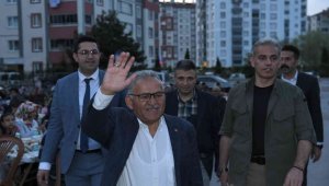 Başkan Büyükkılıç Kadir Gecesi'nin bereketini vatandaşlarla yaşadı
