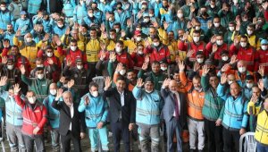 Başkan Çolakbayrakdar: "Emekçilerimiz ülke kalkınmasında büyük rol oynuyor"