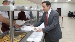 ERÜ Rektörü Çalış, öğrencilerle iftar yaptı