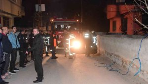 Evi ateşe verip kapıyı üzerlerine kilitlediler
