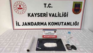 İş yerinde uyuşturucu satan 2 kişi yakalandı