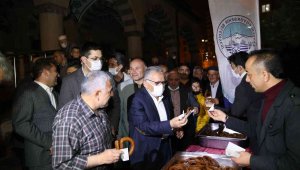 Kayserililer, Başkan Büyükkılıç'ı bağrına basıyor