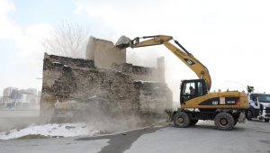 Melikgazi, daha güzel bir çevre için metruk bina yıkımları devam ediyor