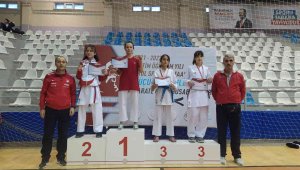 Okullar arası Karate grup müsabakalarında Kayseri rüzgarı esti