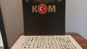 Sikkeleri piyasaya süremeden yakalandı