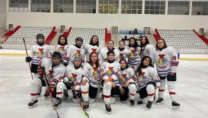 Spor AŞ Buz Hokeyi takımı Ankara'da farklı kazandı