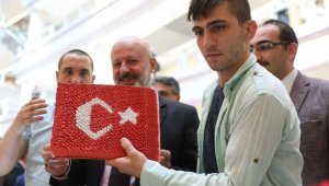 Başkan Çolakbayrakdar özel çocukların sergisini açtı