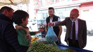 Başkan Çolakbayrakdar'a Ertuğrulgazi Pazarında sevgi seli