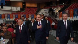 Büyükkılıç, AK Parti Kayseri İl Başkanlığı teşkilat iftarında partililerle bayramlaştı