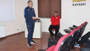 Dr. Mustafa Palancıoğlu Grassroots-C Futbol Antrenör Kursu Kayseri'de başladı
