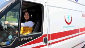 Kadın sağlık çalışanlarına 'ambulans sürüş teknikleri eğitimi' verildi