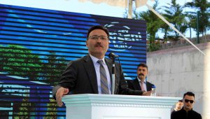 Kayseri Valisi Çiçek: "3 gündür belediyelerin yaptığı yatırımların büyüsü altındayım"