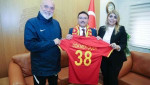 Kayseri Valisi'ne Kayserispor forması