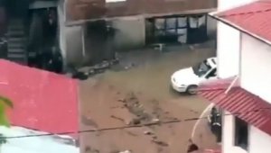 Kayseri'de aşırı yağış sel ve heyelana neden oldu