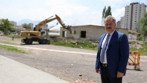 Melikgazi'de 600' e yakın metruk yapı yıkıldı