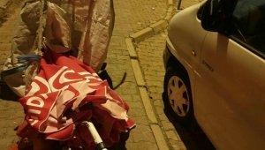 Şemsiyeyi çalmaya çalışan şüpheliler suçüstü yakalandı