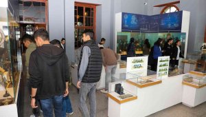 Talas'ta öğrenciler hem geziyor hem öğreniyor