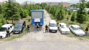 Araçları çenç yaparak vatandaşı 1 milyon TL zarara uğratmışlar