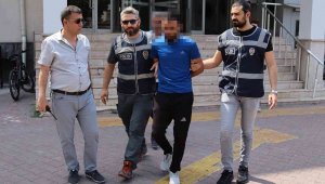 Aranan şahsı havalandırma boşluğunda yakalayan polis: "Hadi gel, çok terlemişsin orada"