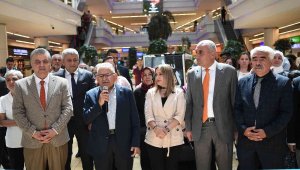 KAYMEK sergisini açan Başkan Büyükkılıç'a sürpriz hediye