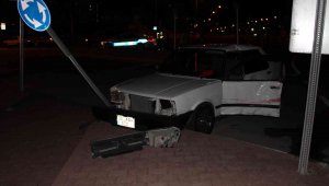 Otomobiller çarpıştı: 2 Yaralı