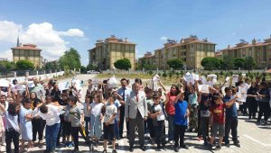 Tomarza'da öğrencilerin karne heyecanı