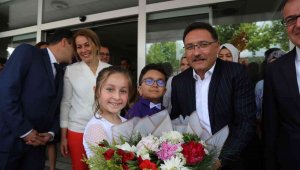 Vali Çiçek: "Hacılar'ın geleceği emin ellerde"