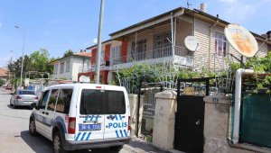 Yaşlı kadın yalnız yaşadığı evinde ölü bulundu