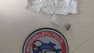 Cam şişe içerisindeki uyuşturucuyu Yunus Timleri buldu