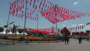 Cumhuriyet Meydanı Cumhurbaşkanını bekliyor