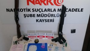 Kayseri'de uyuşturucu tacirlerine operasyon: 15 şüpheliye işlem yapıldı