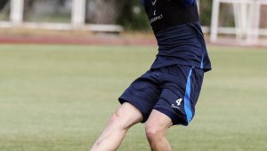 Kayserisporlu Kolovetsios: "Rekabetçi biz sezon olacak"