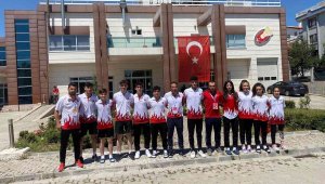 Melikgazi'nin 10 badminton sporcusu milli takına seçildi