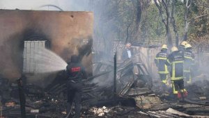 Ailesine kızdı, evi ateşe verdi