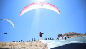 Ali Dağı'nda yamaç paraşütü heyecanı